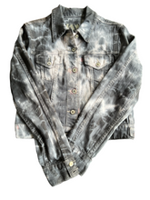 Load image into Gallery viewer, Calvin Klein Dyed Women&#39;s Denim Jacket size Large!
