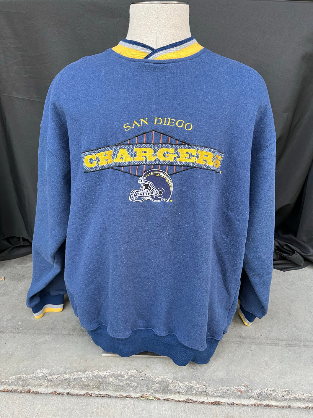 San Diego Chargers Pullover size XL!