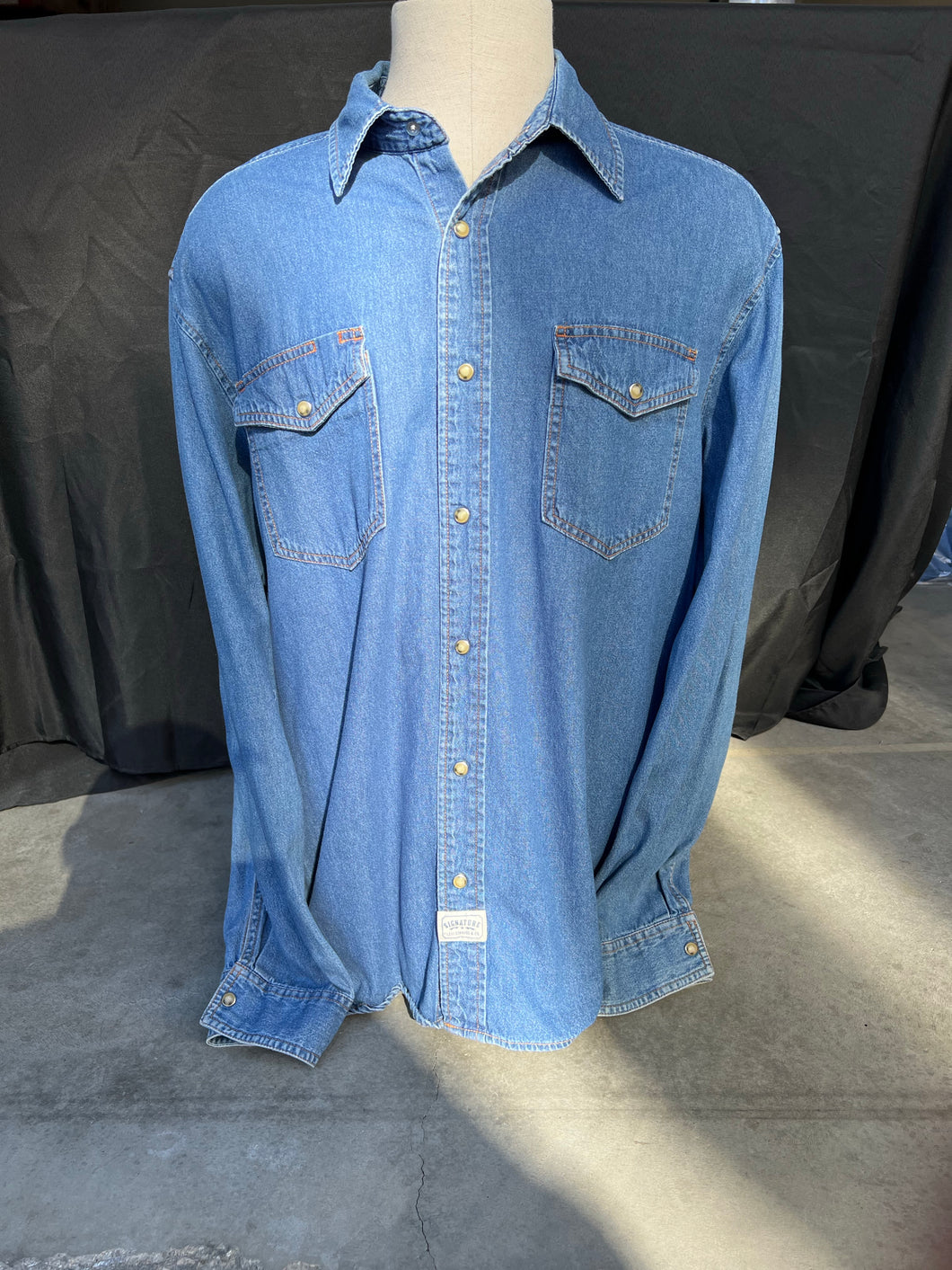 Levi Signature Denim Long Sleeve Button Up size XL!